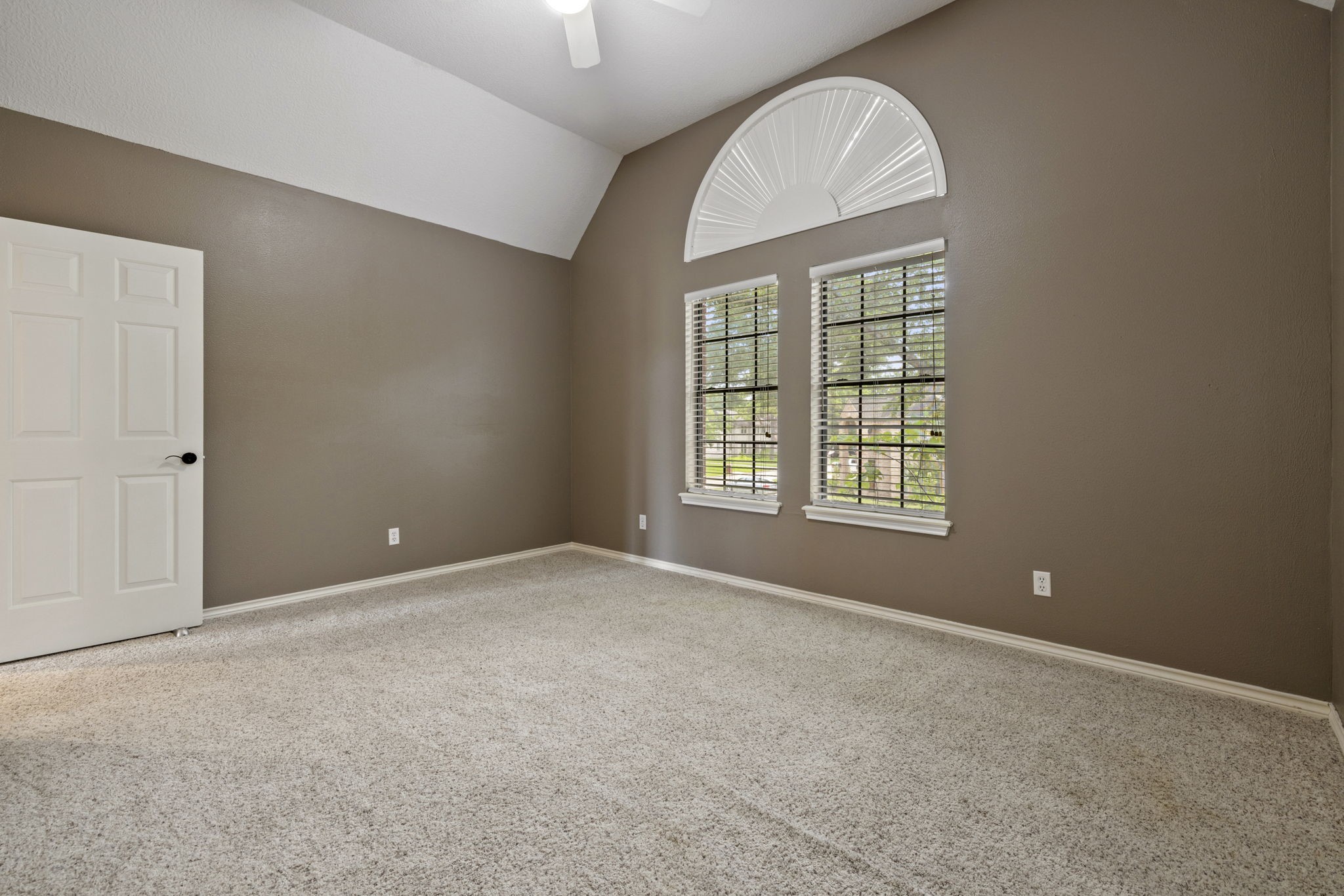 5802 Ashmere Lane Spring, TX 77379 - Photo 13 of 19 an empty room with windows and closet