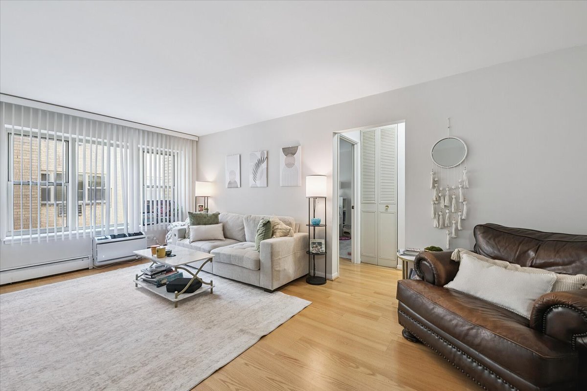 420 West Aldine Avenue, Unit 404 Chicago, IL 60657 - Photo 4 of 12