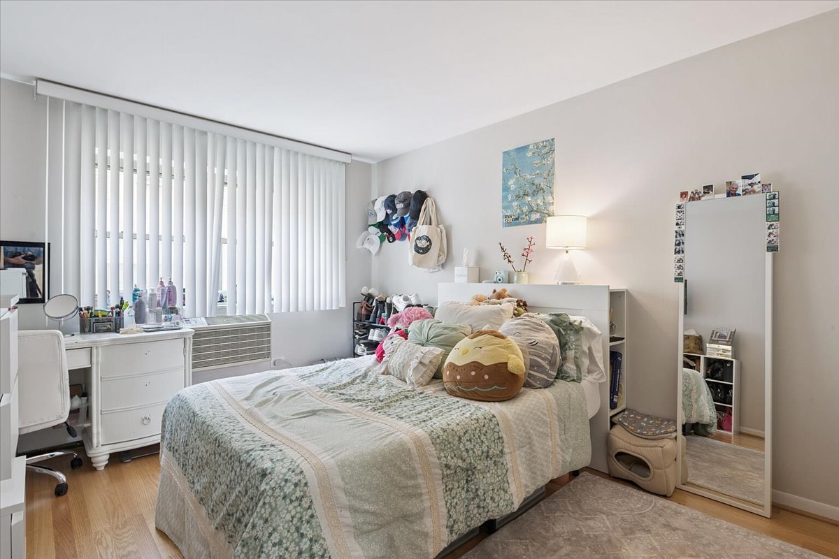 420 West Aldine Avenue, Unit 404 Chicago, IL 60657 - Photo 10 of 12