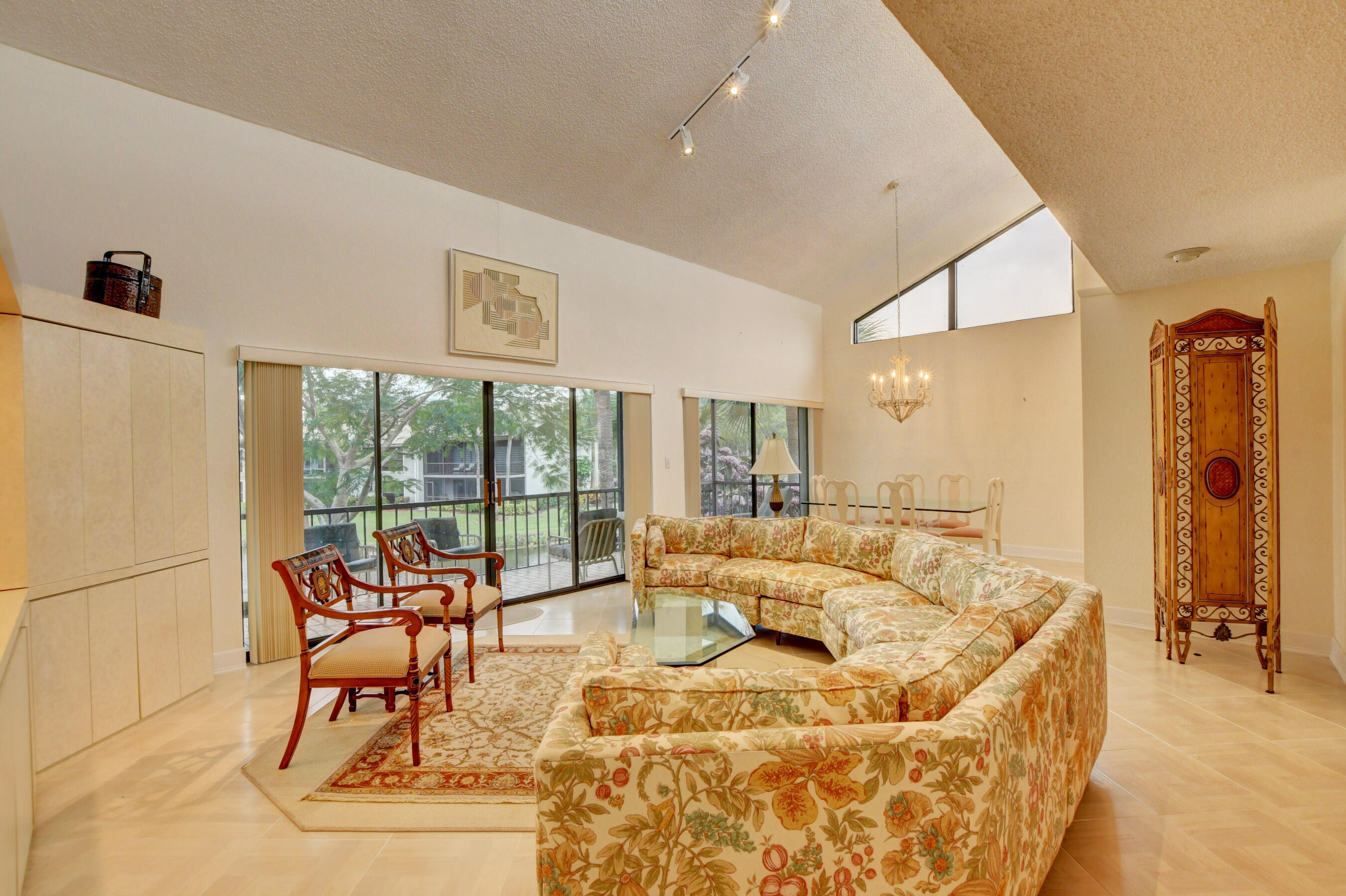 7759 Lakeside Boulevard, Unit 806 Boca Raton, FL 33434 - Photo 5 of 95 LIVING ROOM