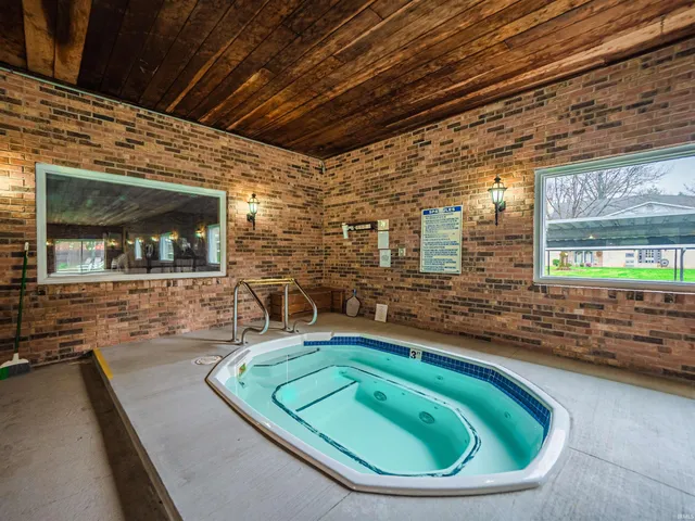 $169,900 | 6704 Newburgh Road, Evansville, IN 47715