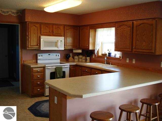 4295 East Wing Road Mount Pleasant, MI 48858 - Photo 5 of 52 1745461-4.JPG