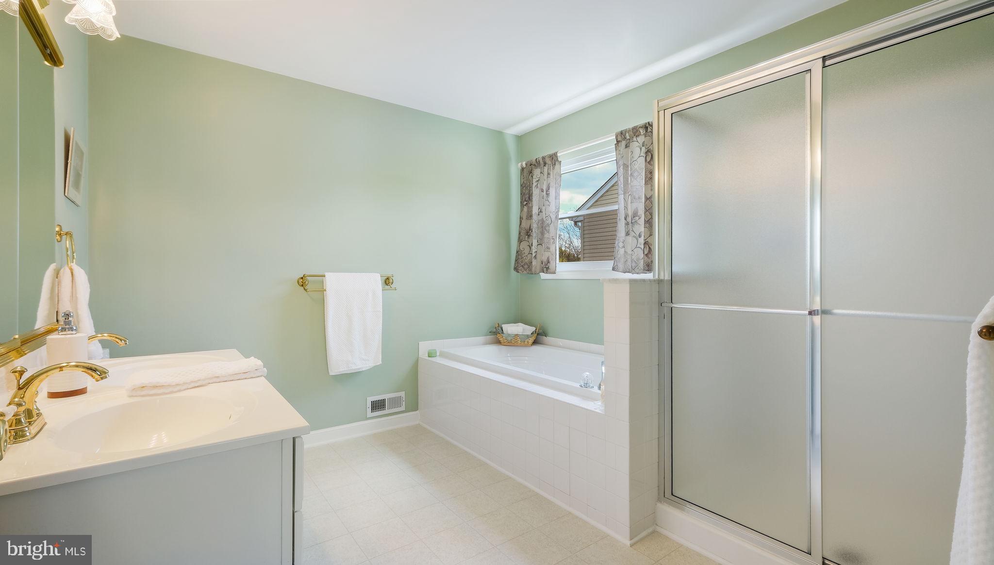 4504 Old Oak Road Doylestown, PA 18902 - Photo 23 of 40 Pristine owners bath to unwind