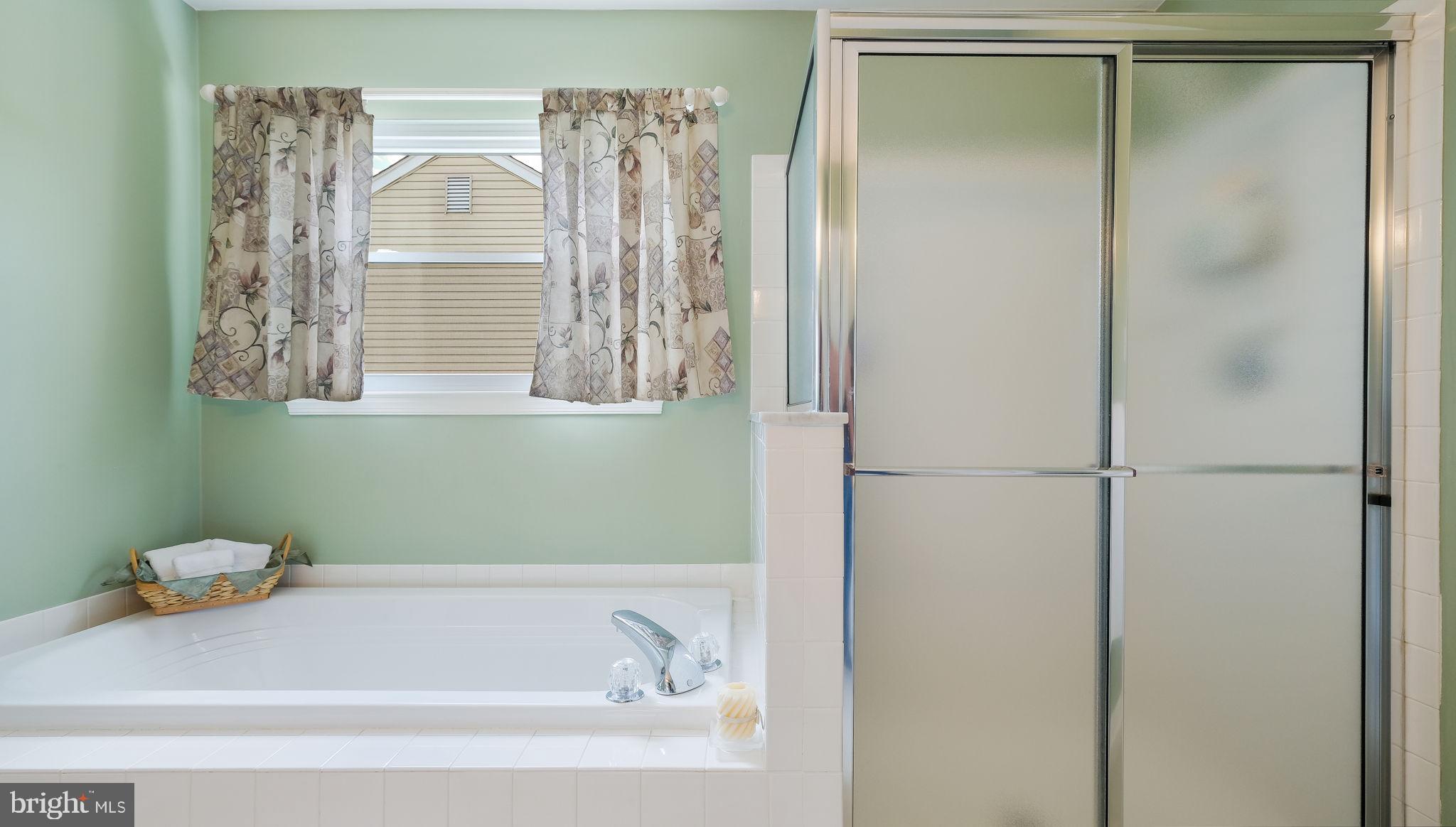 4504 Old Oak Road Doylestown, PA 18902 - Photo 24 of 40 Garden soaking tub