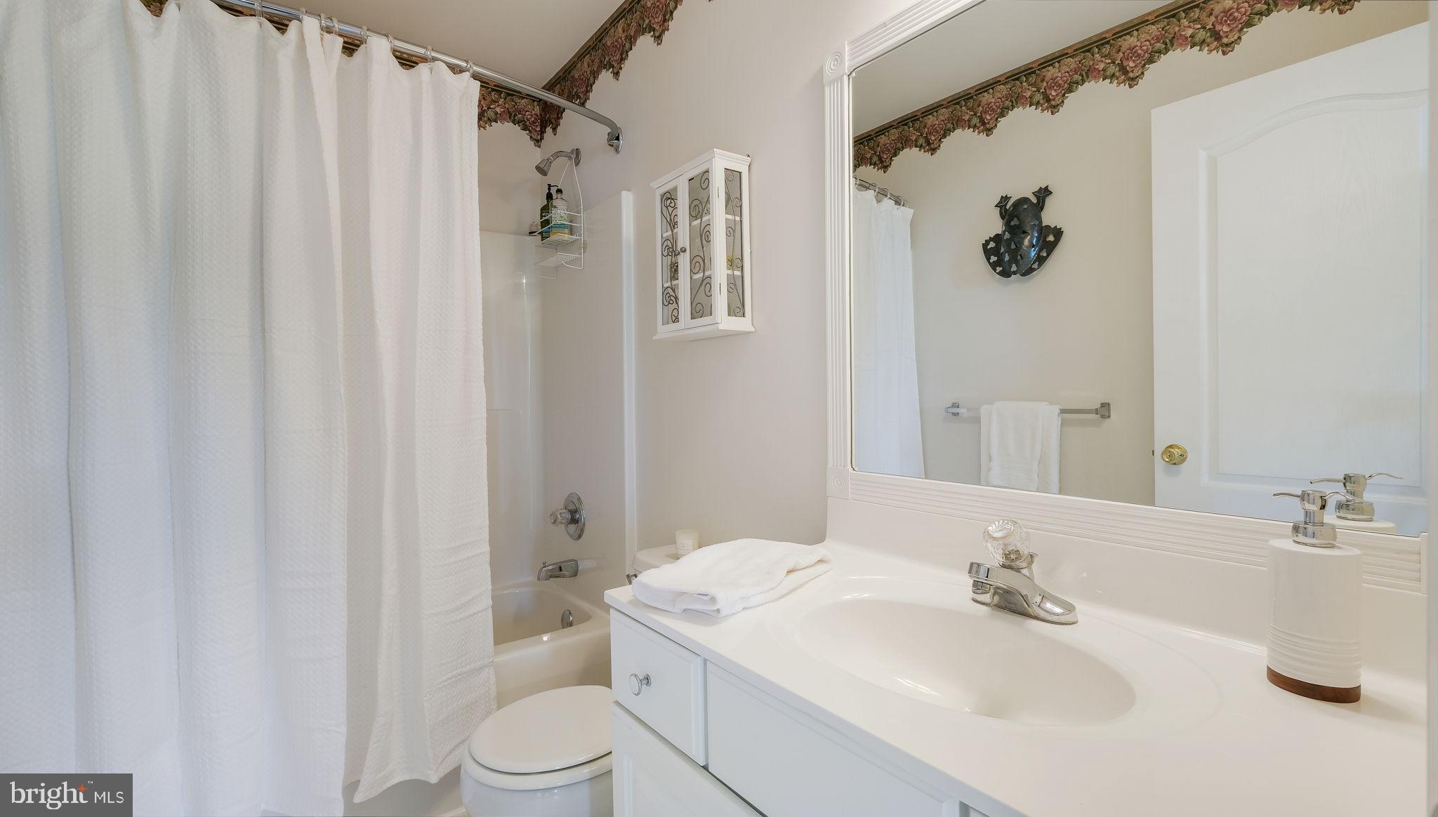 4504 Old Oak Road Doylestown, PA 18902 - Photo 31 of 40 Shared full bath for 3 bedrooms