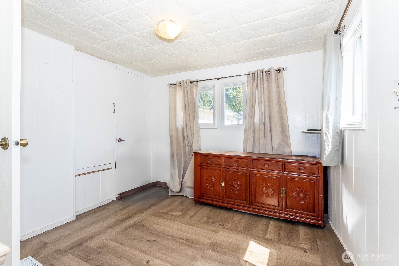 5920 200th Street Southwest, Unit 37 Lynnwood, WA 98036 - Photo 12 of 21 a view of a room with wooden floor and window