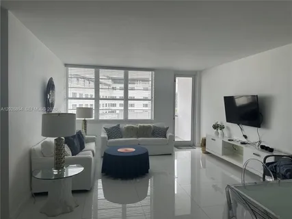 $3,400 | 100 Lincoln Road, Unit 835, Miami Beach, FL 33139