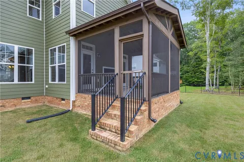 a view of a house with backyard and porch