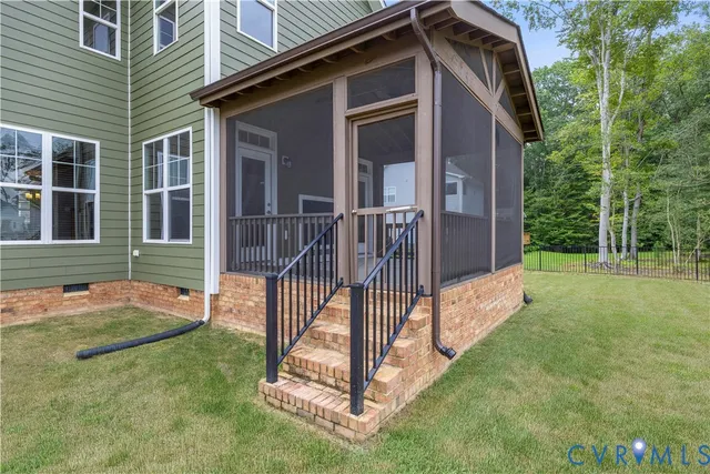 a view of a house with backyard and porch