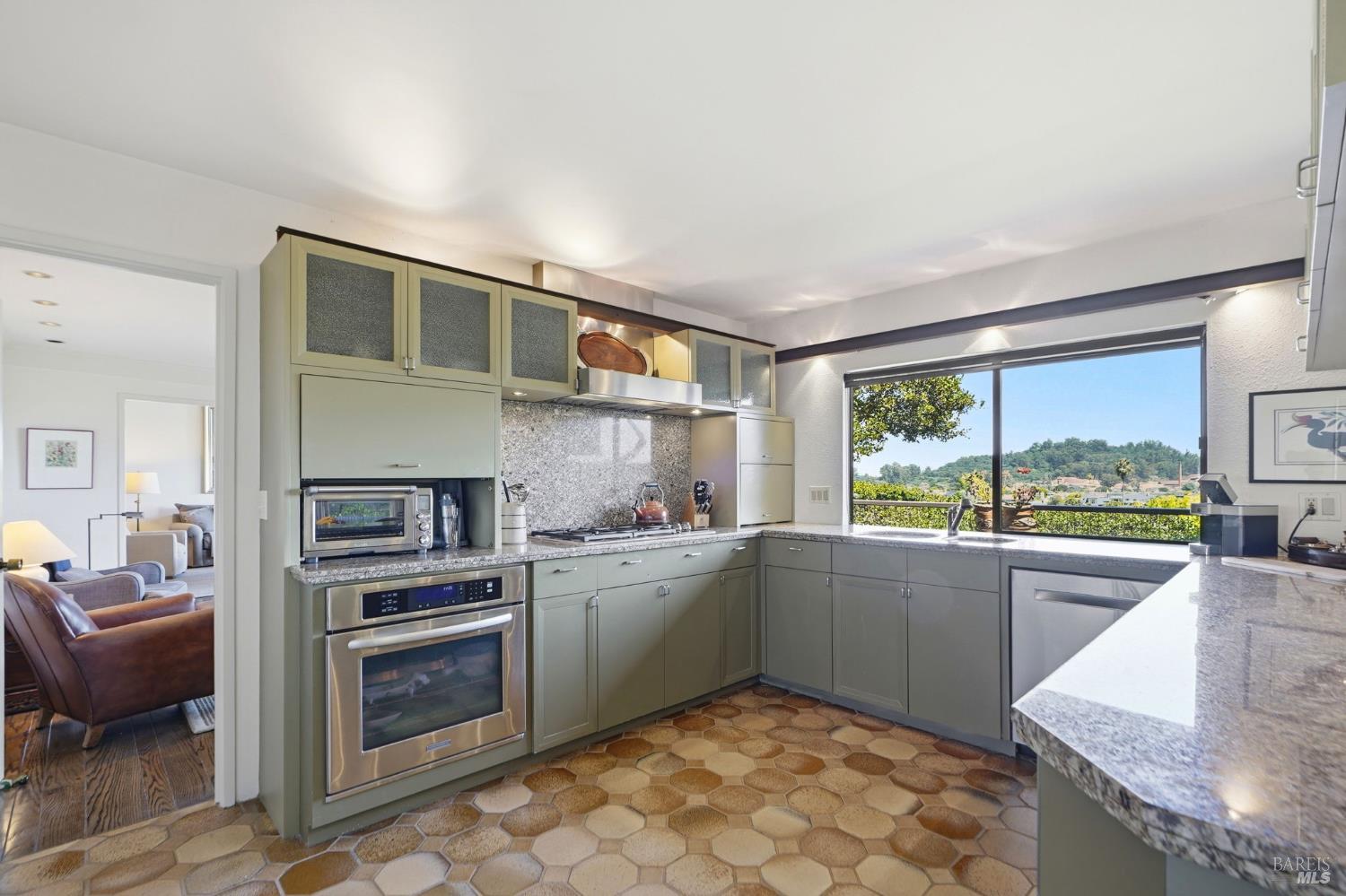 81 Peacock Drive San Rafael, CA 94901 - Photo 11 of 44