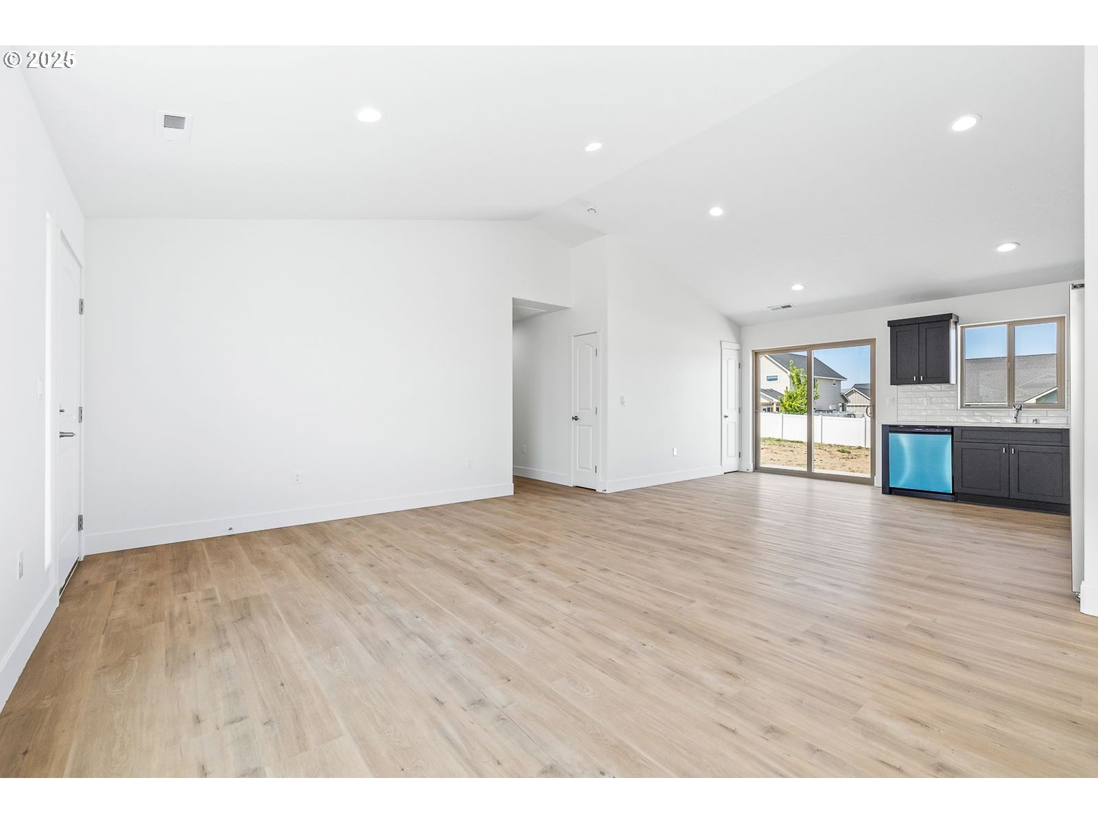 204 Tiber Street Boardman, OR 97818 - Photo 11 of 20 a view of empty room with wooden floor