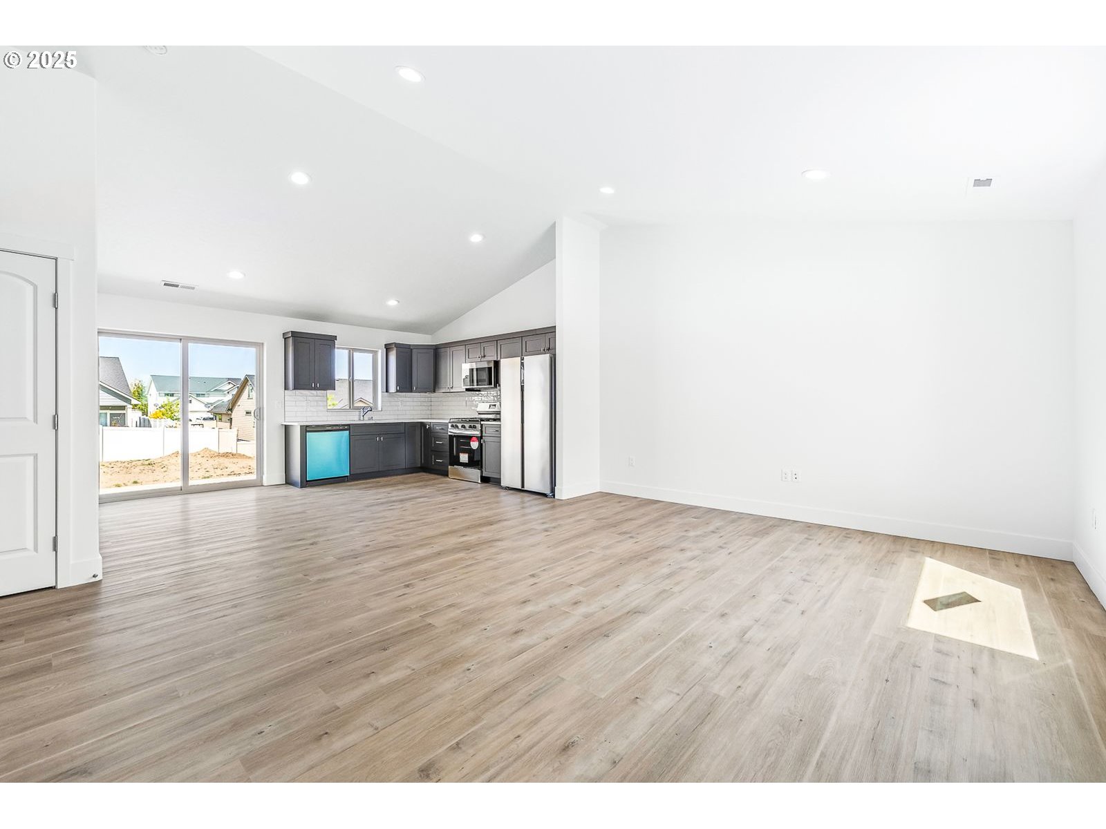 204 Tiber Street Boardman, OR 97818 - Photo 12 of 20 a view of empty room with wooden floor