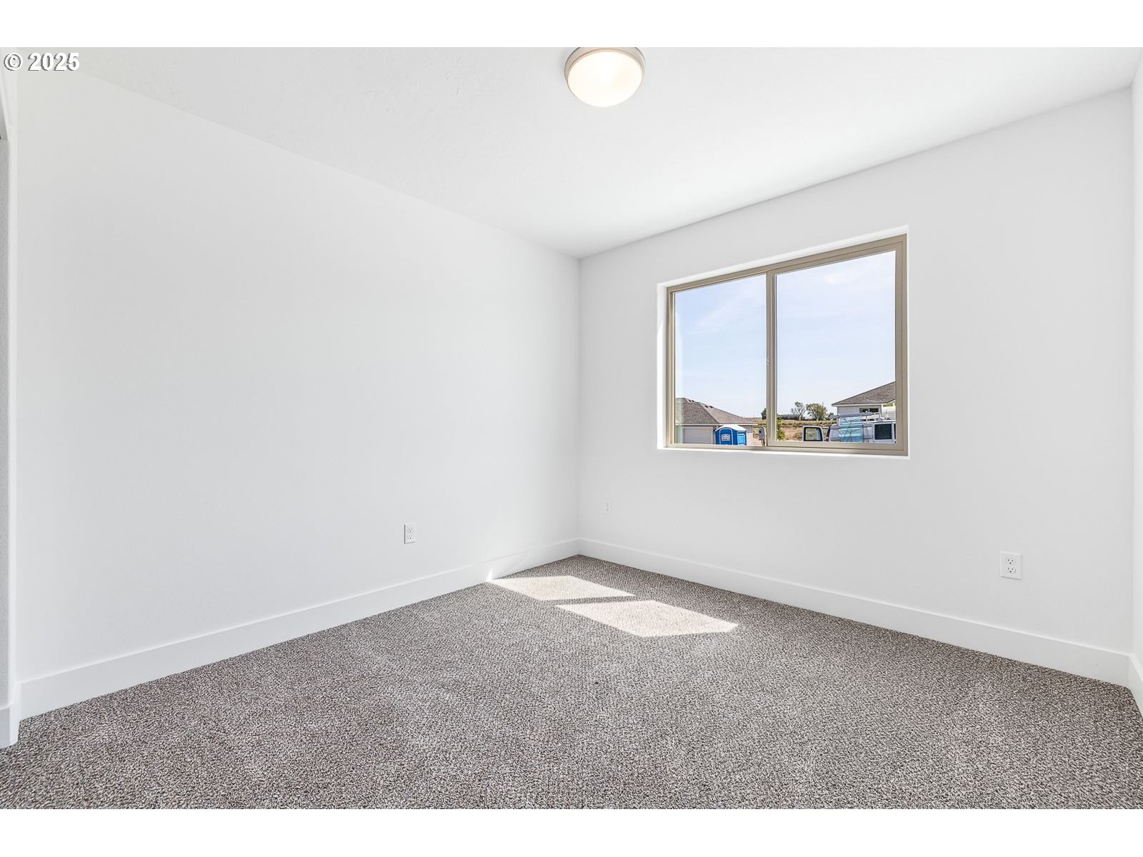 204 Tiber Street Boardman, OR 97818 - Photo 2 of 20 an empty room with a window
