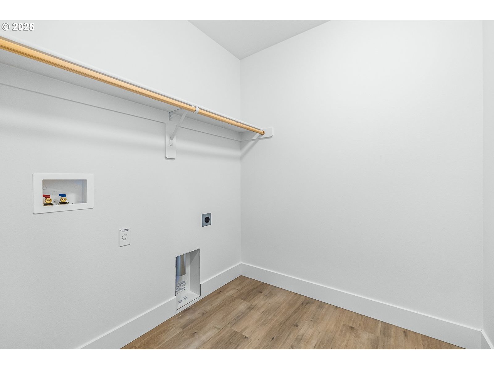 204 Tiber Street Boardman, OR 97818 - Photo 3 of 20 a view of an empty room