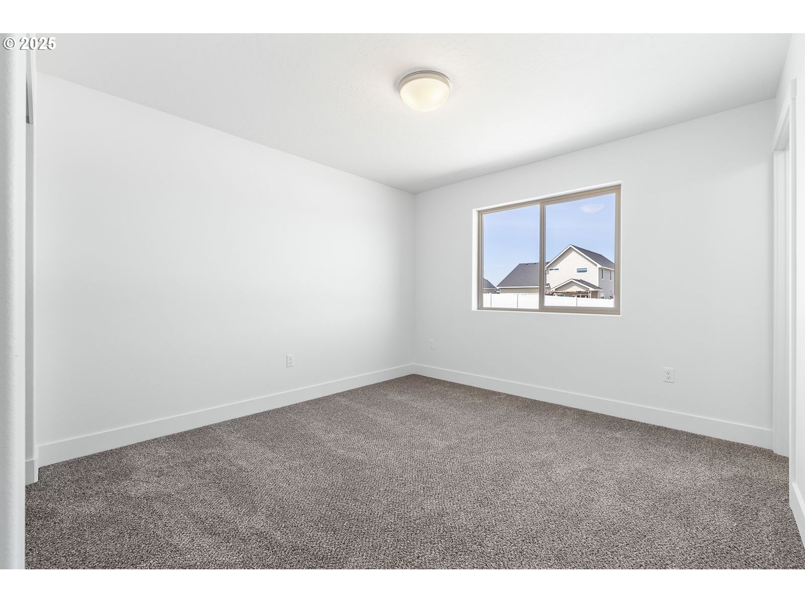 204 Tiber Street Boardman, OR 97818 - Photo 4 of 20 a view of an empty room