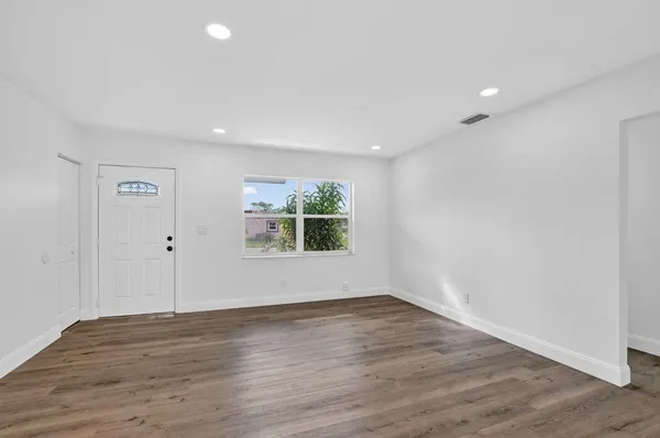 $3,000 | 291 Northwest 7th Court, Deerfield Beach, FL 33441