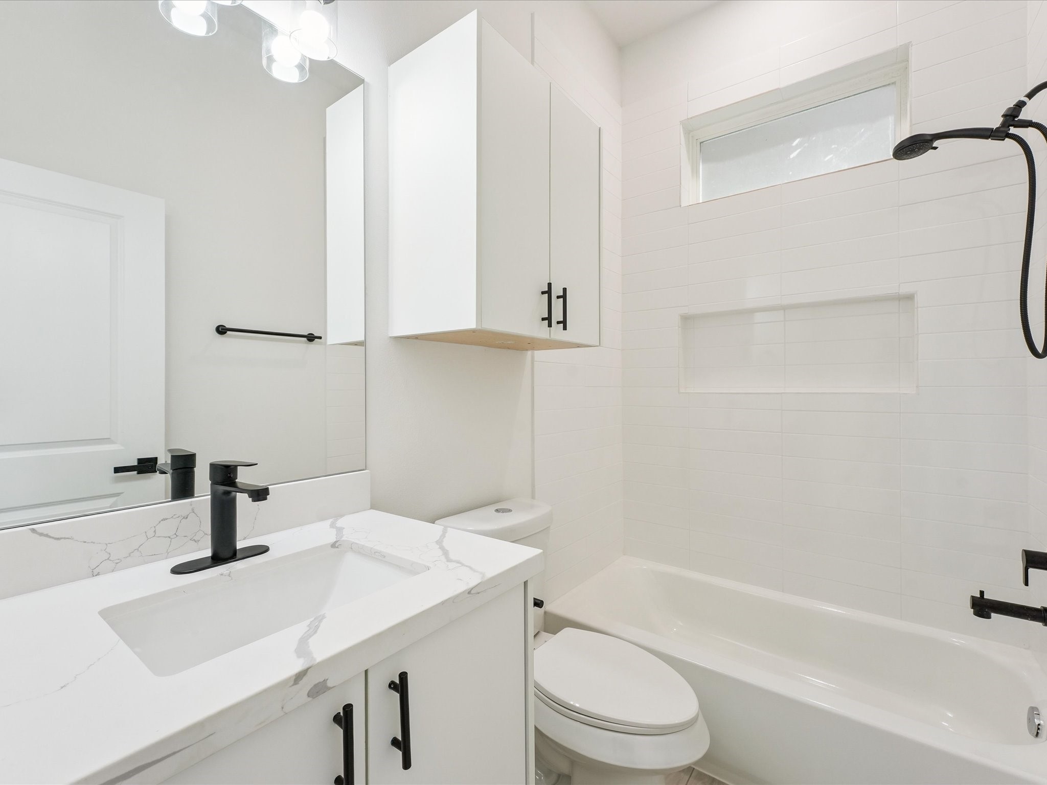 3510 Saltus Street Houston, TX 77003 - Photo 18 of 36 a bathroom with a sink a toilet and a bathtub