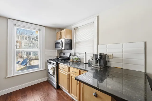 $2,675 | 289 Whiton Street, Unit 2, Jersey City, NJ 07304