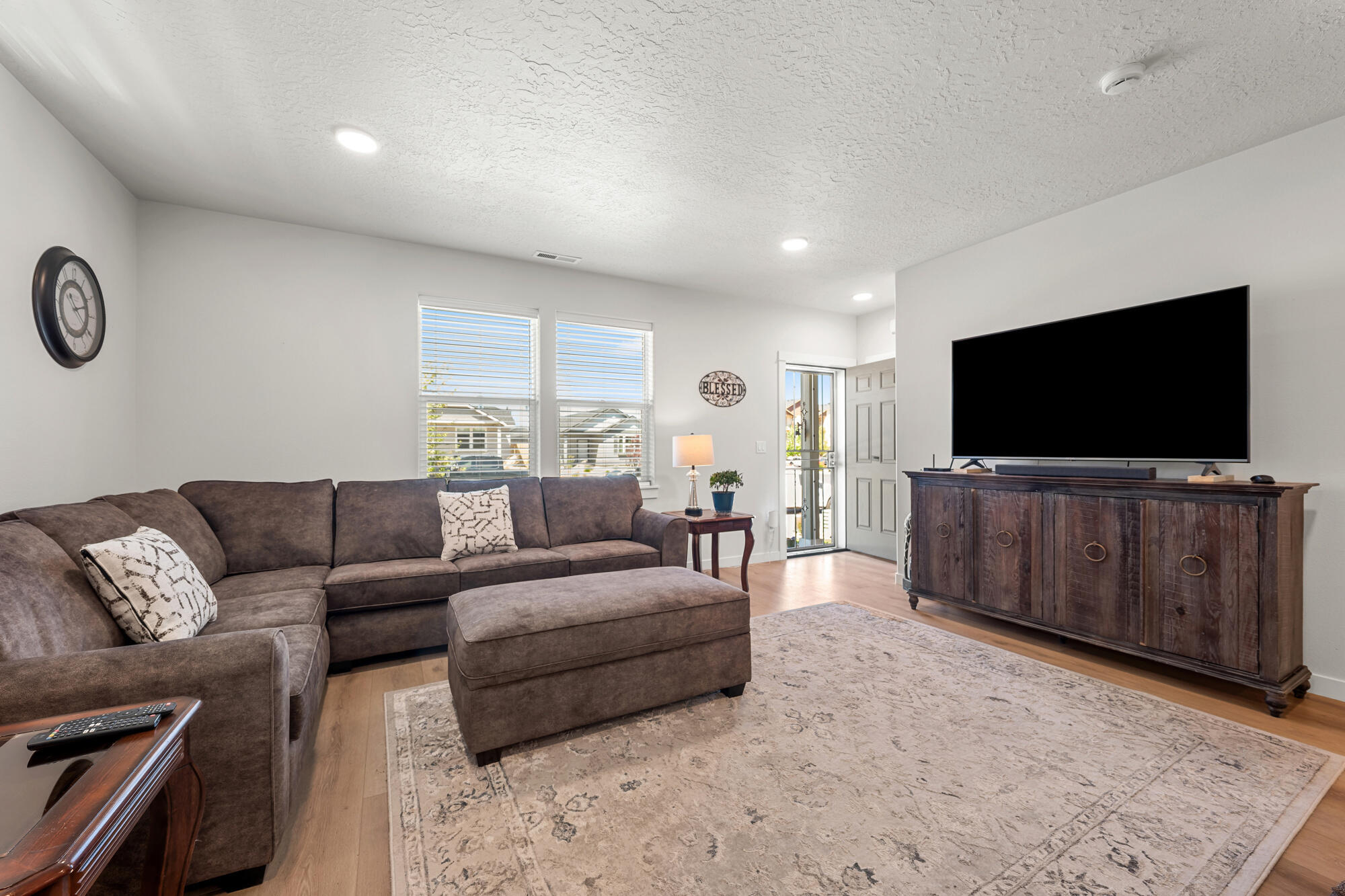 3734 Southwest Lava Place Redmond, OR 97756 - Photo 4 of 25 3734 sw lava pl, redmond, or 97756 - 02