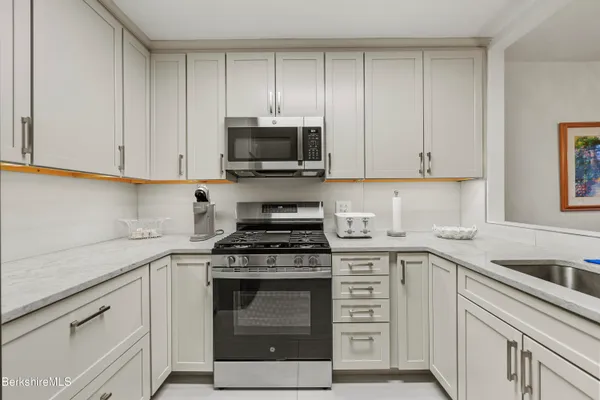 $595,000 | 1136 Barker Road, Unit 27, Pittsfield, MA 01201