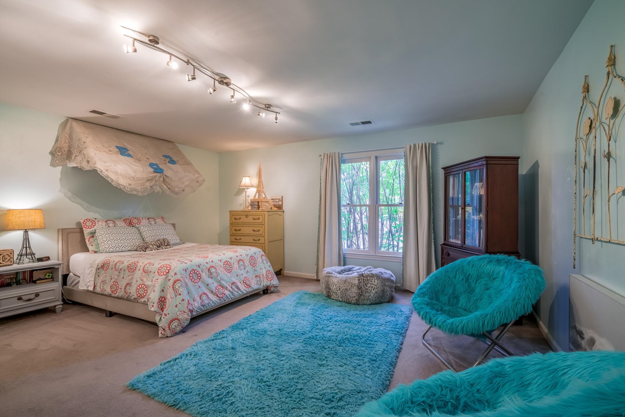 490 Brook Ridge Circle Memphis, TN 38018 - Photo 22 of 25 a bedroom with a bed window and couch
