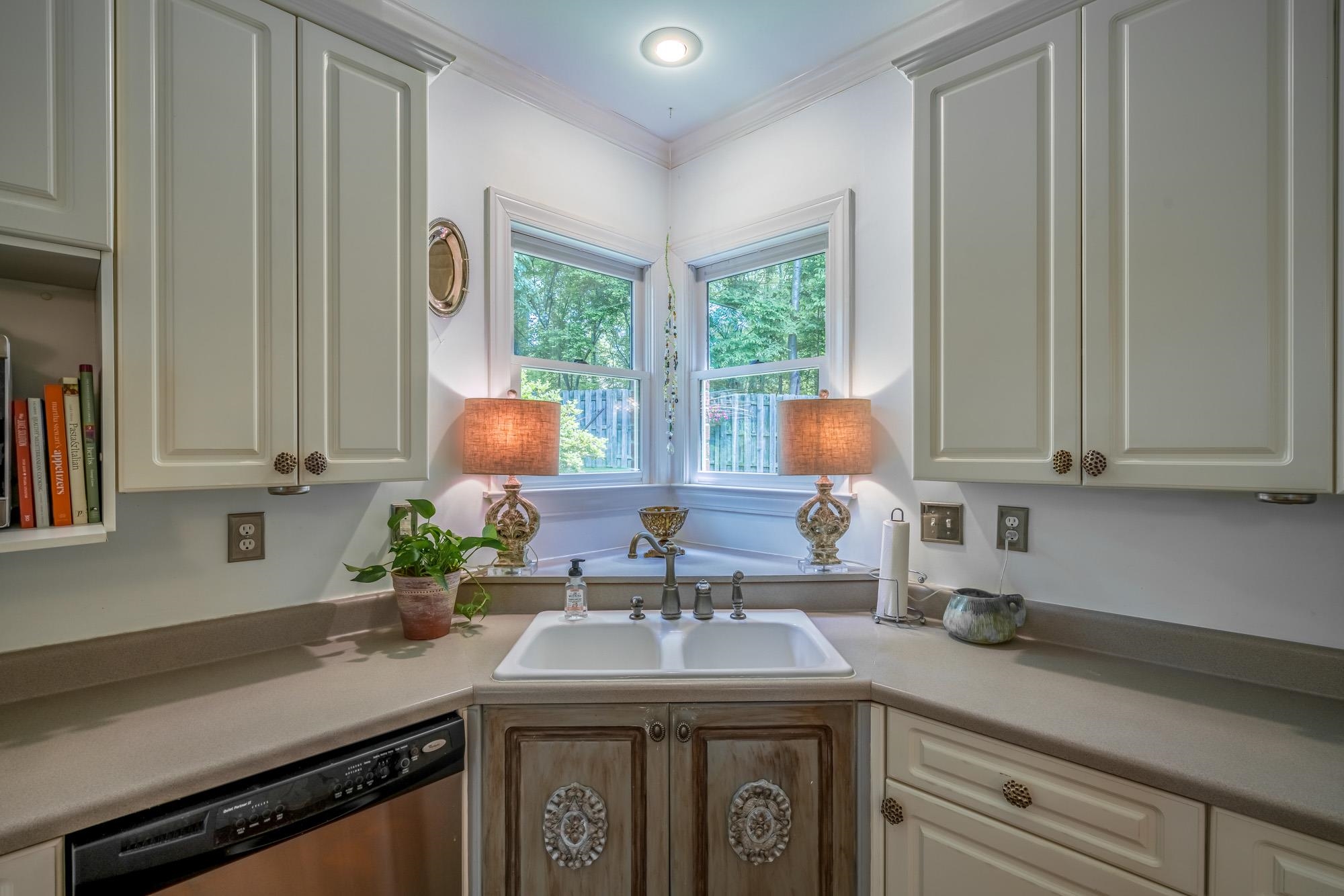 490 Brook Ridge Circle Memphis, TN 38018 - Photo 10 of 25 a kitchen with stainless steel appliances granite countertop a sink stove and cabinets