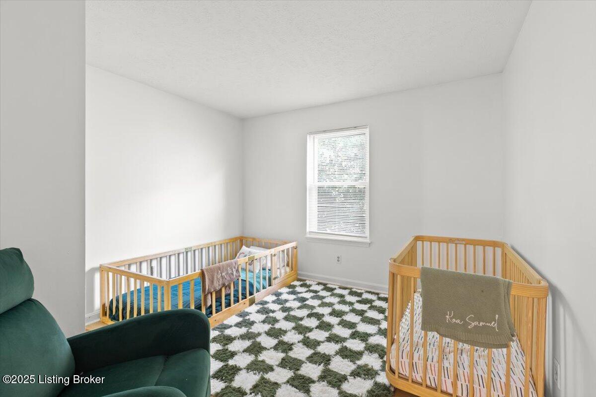 2010 Millgate Road Louisville, KY 40223 - Photo 27 of 39 19-2010 Millgate Rd-19