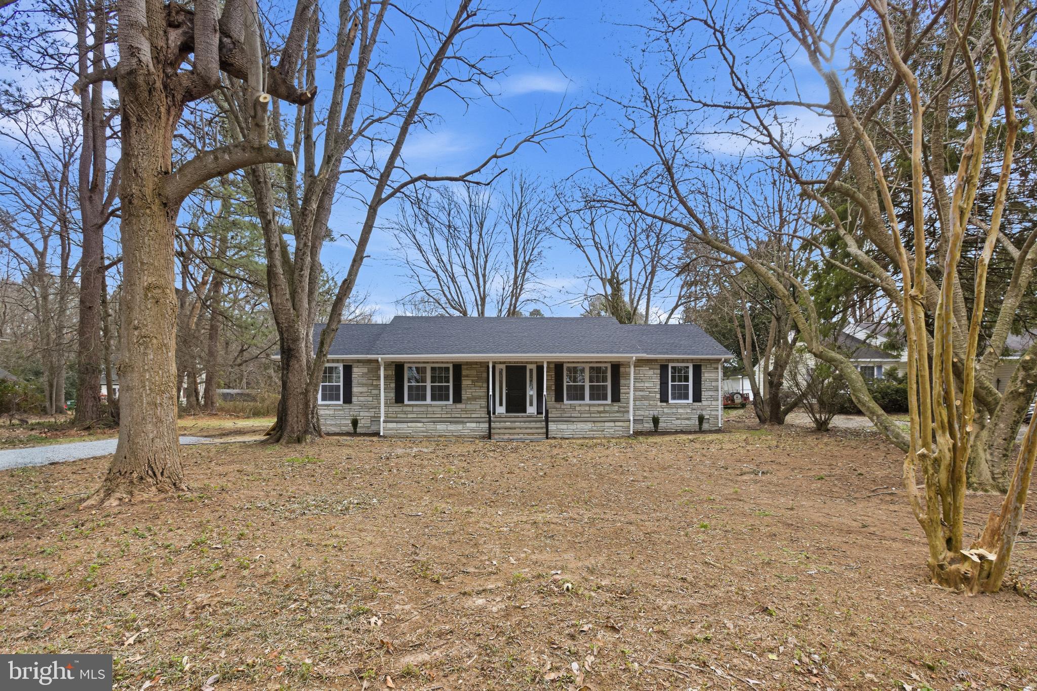 192 East Banbury Road Tappahannock, VA 22560 - Photo 1 of 50 front view of a house with a yard