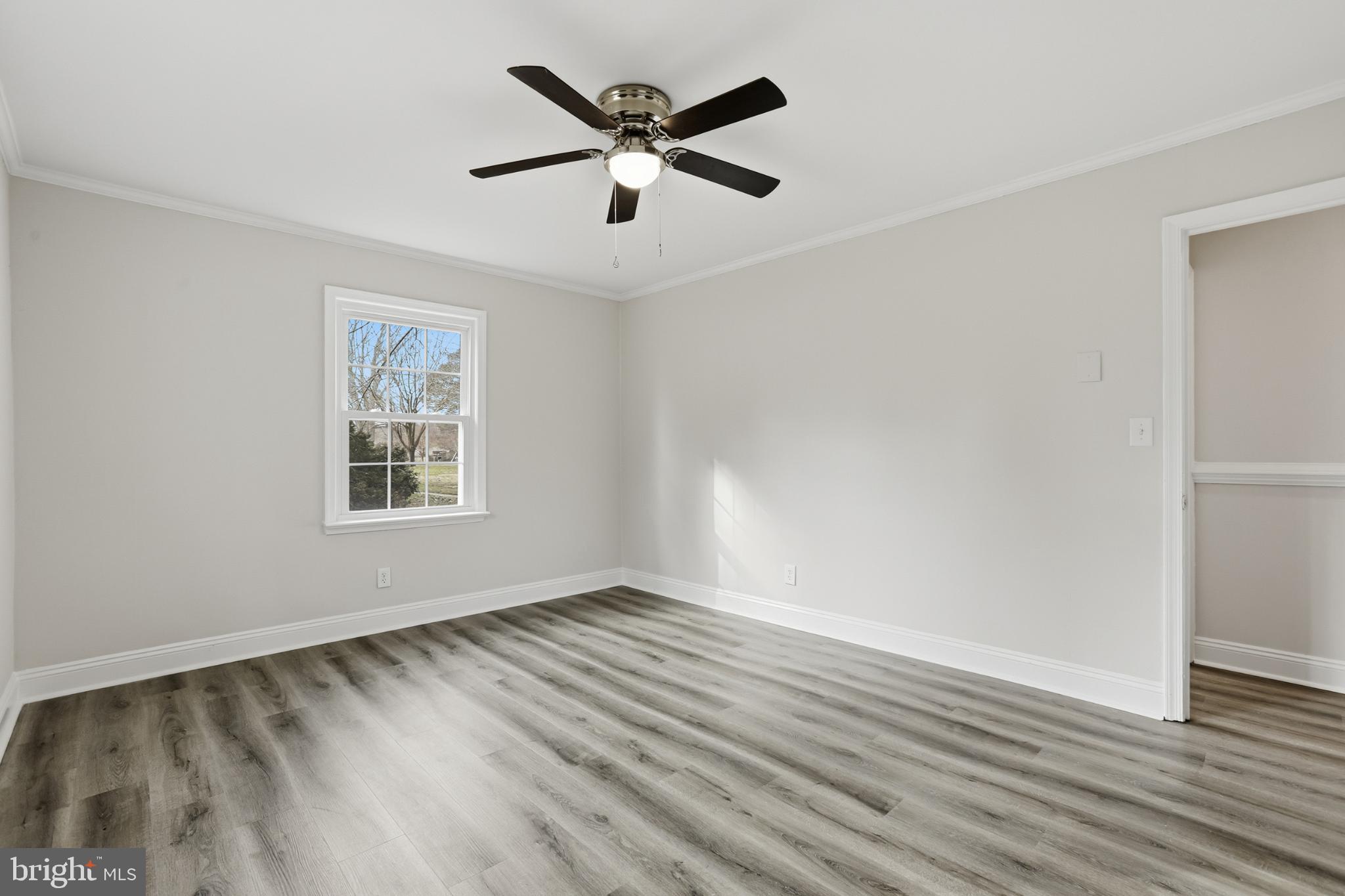 192 East Banbury Road Tappahannock, VA 22560 - Photo 28 of 50 wooden floor in an empty room with a window