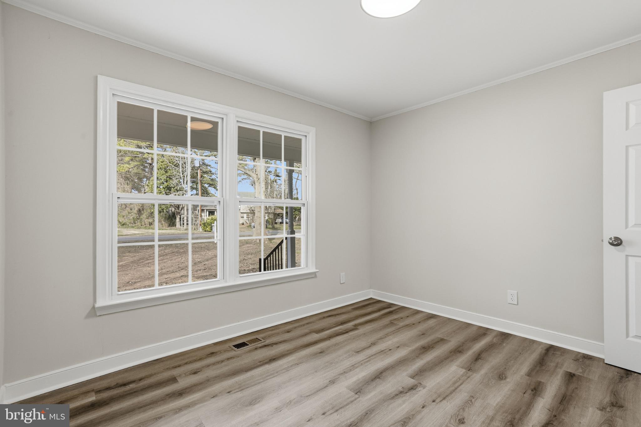 192 East Banbury Road Tappahannock, VA 22560 - Photo 33 of 50 a view of empty room with windows