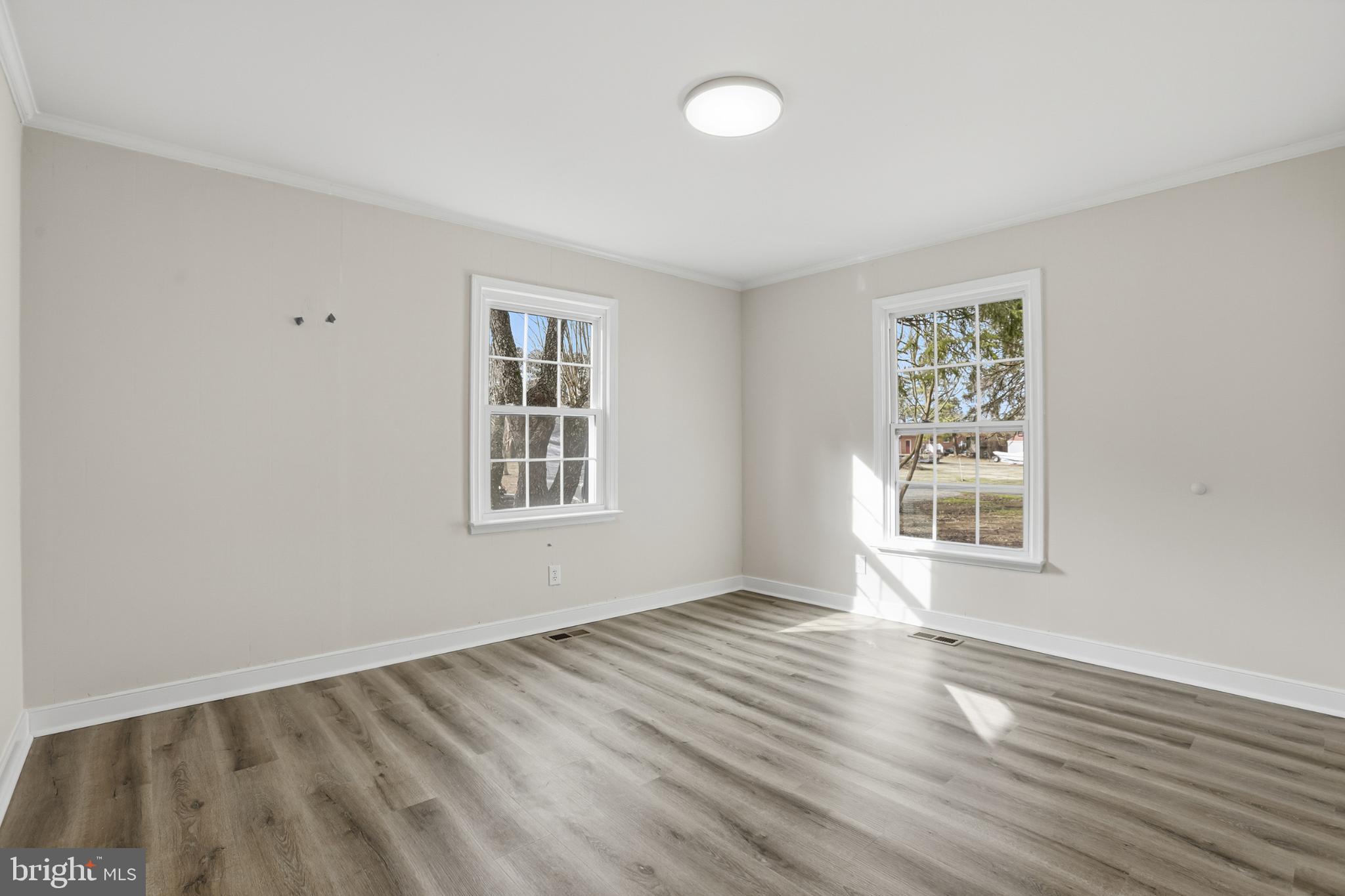 192 East Banbury Road Tappahannock, VA 22560 - Photo 34 of 50 a view of an empty room with wooden floor and a window