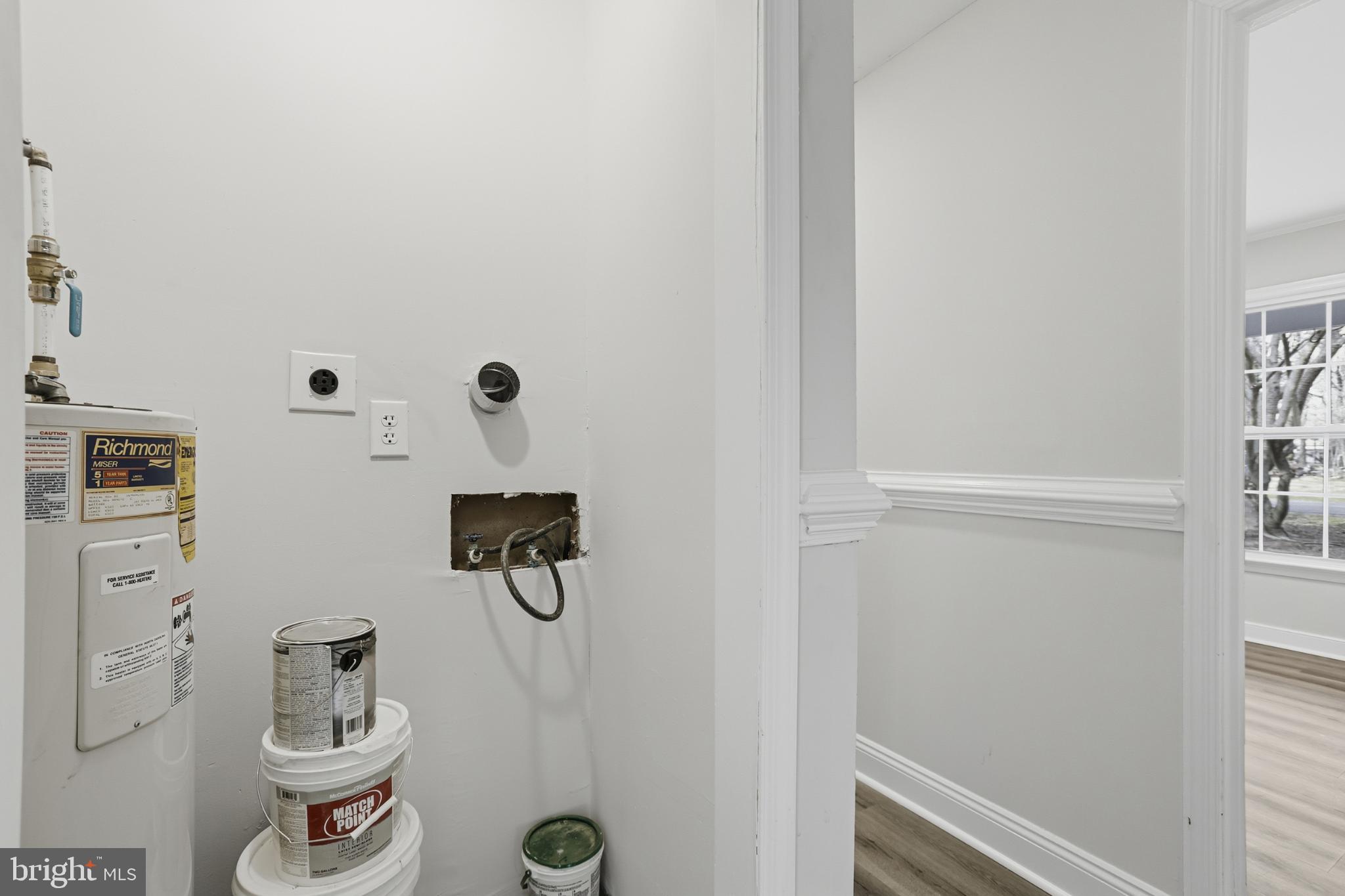 192 East Banbury Road Tappahannock, VA 22560 - Photo 38 of 50 a bathroom with a shower