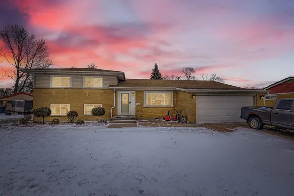 $499,000 | 887 Ingram Place, Des Plaines, IL 60016