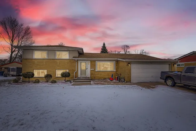 $550,000 | 887 Ingram Place, Des Plaines, IL 60016