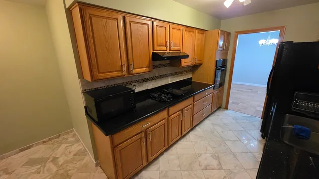 $550,000 | 887 Ingram Place, Des Plaines, IL 60016