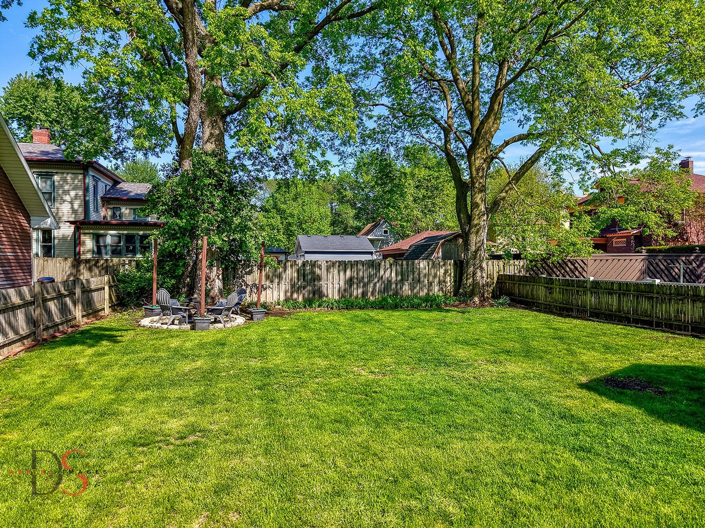 620 York Street Ottawa, IL 61350 - Photo 15 of 17 a view of a house with backyard and sitting area