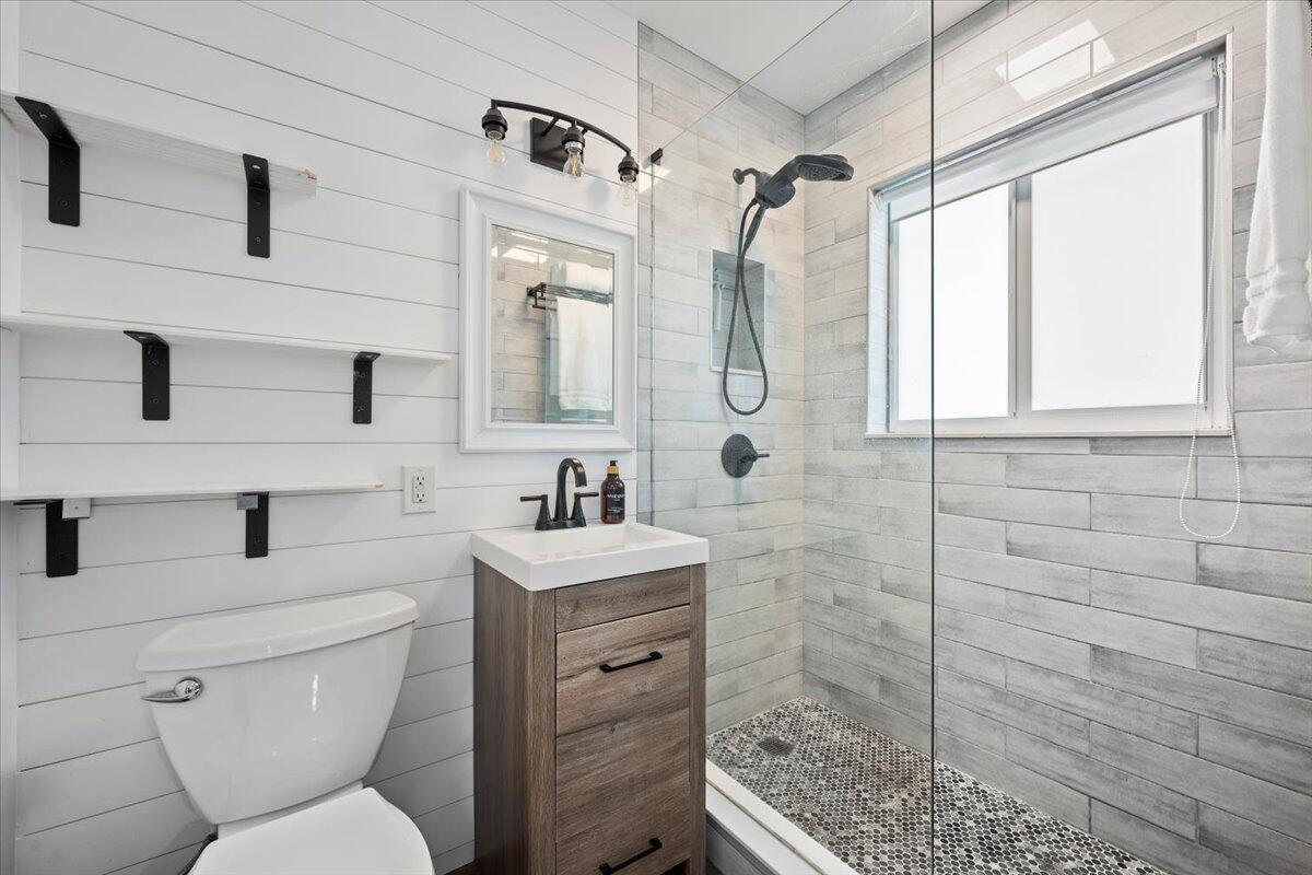 414 Northeast 26th Terrace Boca Raton, FL 33431 - Photo 18 of 27 Primary Bathroom