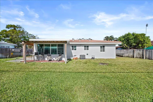 $3,500 | 414 Northeast 26th Terrace, Boca Raton, FL 33431