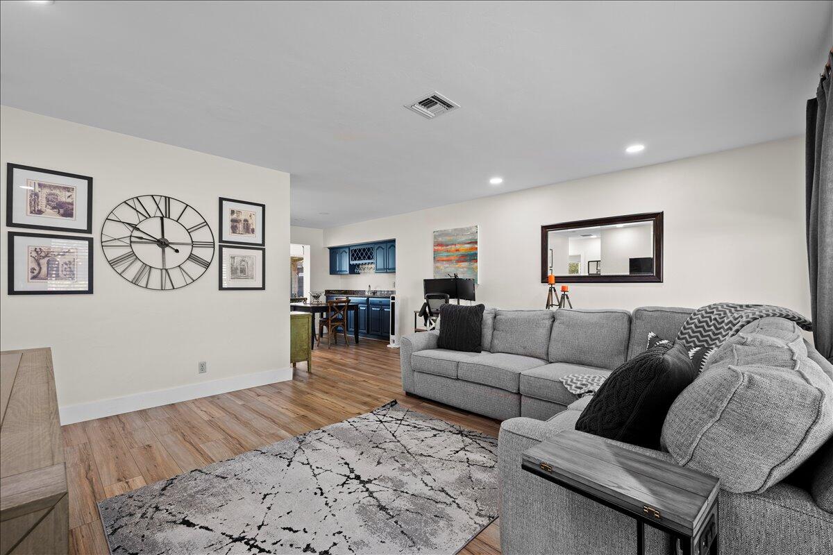 414 Northeast 26th Terrace Boca Raton, FL 33431 - Photo 4 of 27 Living Room