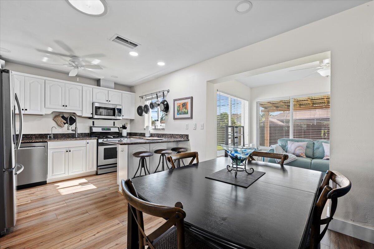 414 Northeast 26th Terrace Boca Raton, FL 33431 - Photo 7 of 27 Dining Area/Kitchen