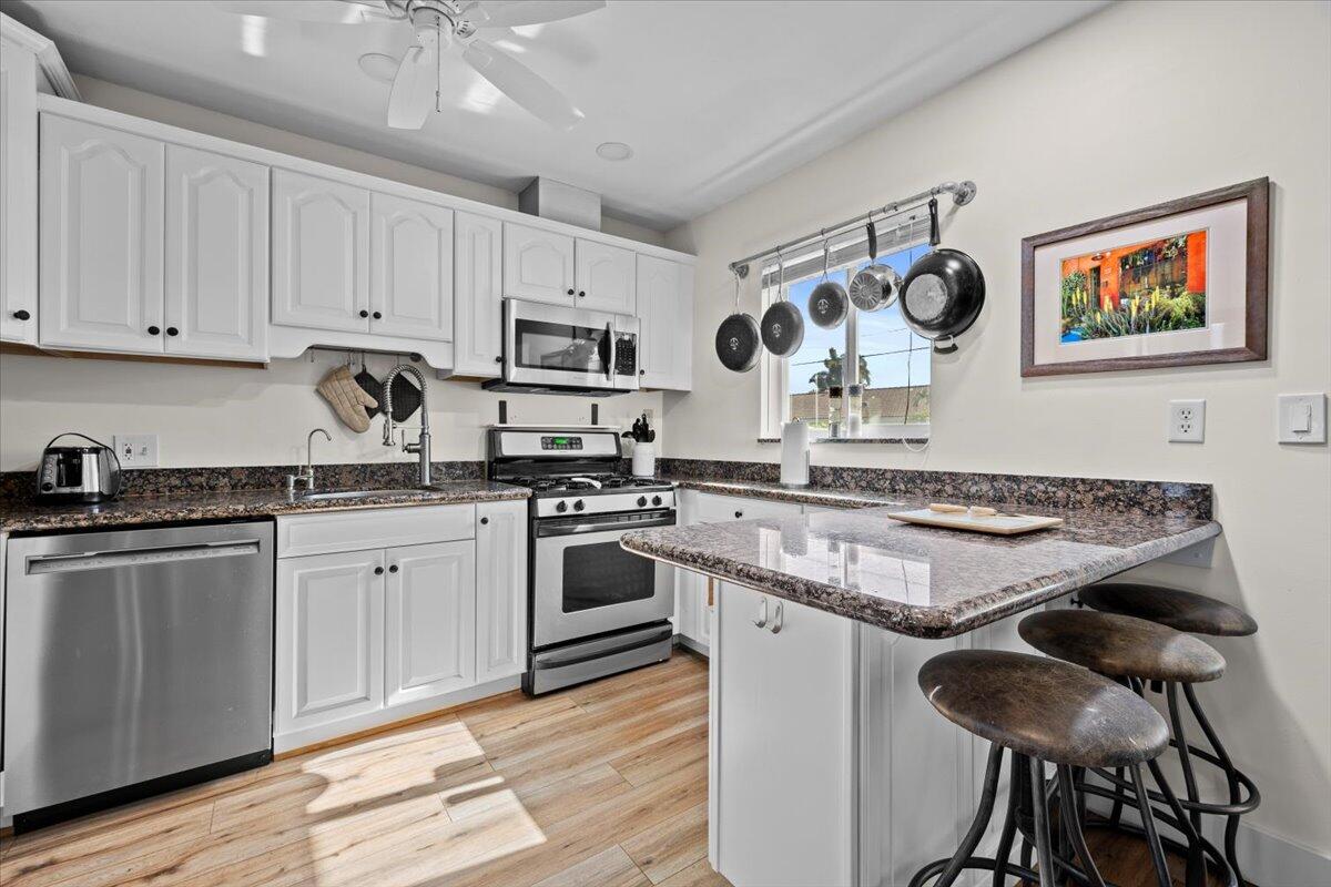 414 Northeast 26th Terrace Boca Raton, FL 33431 - Photo 10 of 27 Kitchen