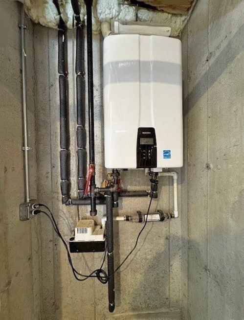 6 Nautical Way, Unit 122 Douglas, MA 01516 - Photo 38 of 42 a view of hall way with mirror