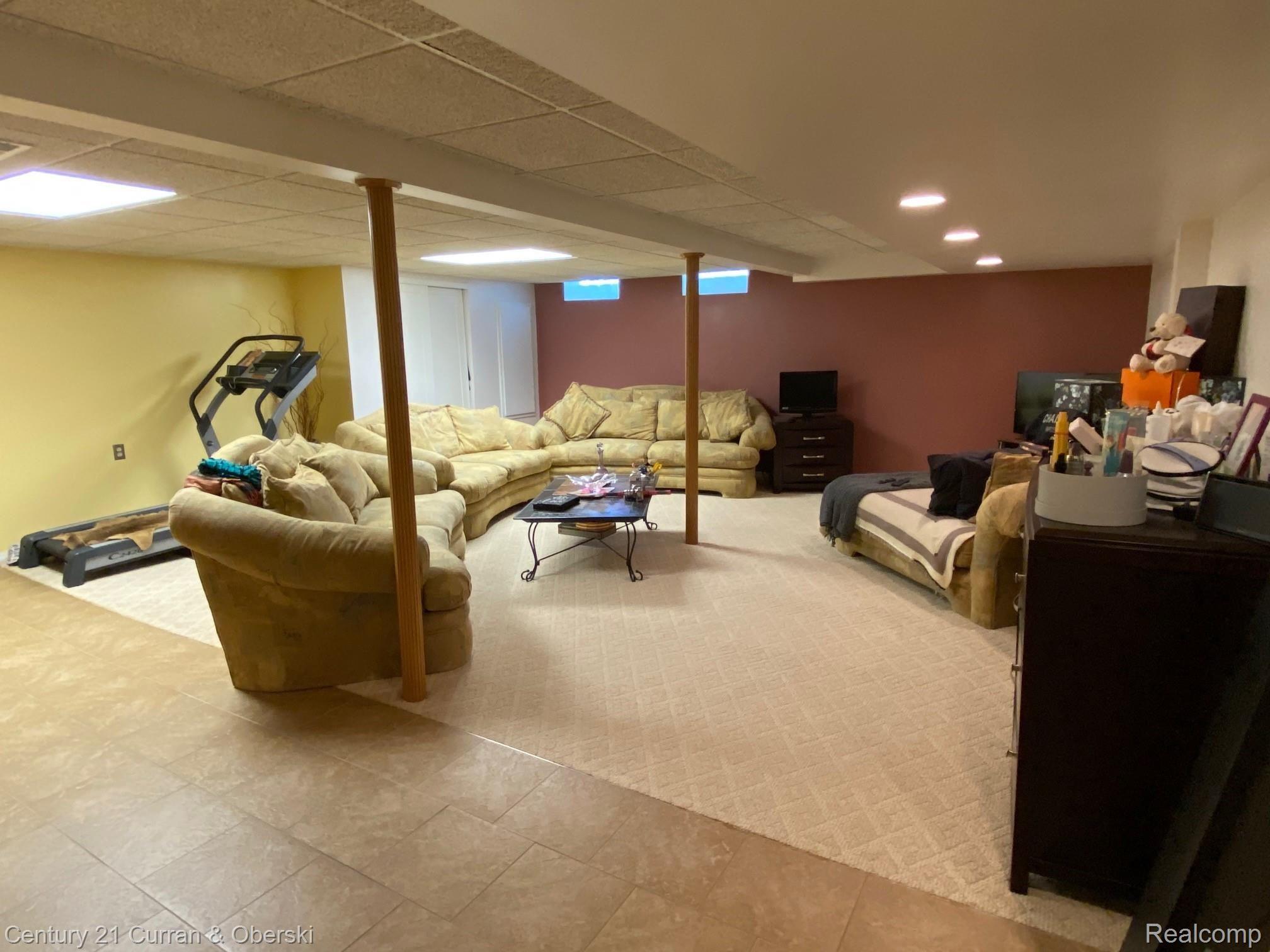 636 Inkster Road Dearborn Heights, MI 48127 - Photo 17 of 22 IMG_1576.jpg
