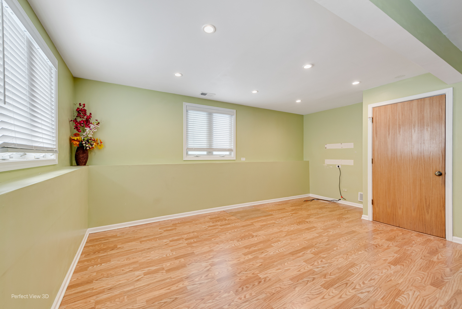 532 Inverrary Lane Deerfield, IL 60015 - Photo 11 of 23 a view of an empty room with a window