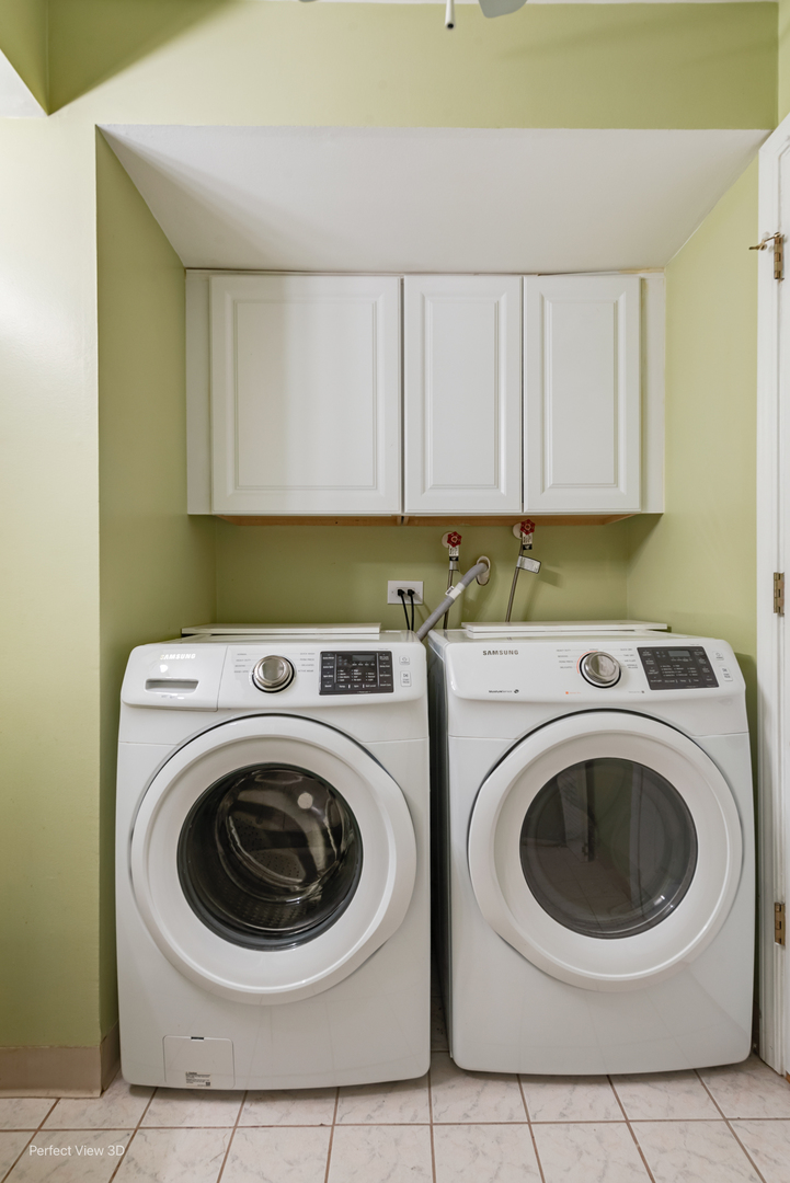 532 Inverrary Lane Deerfield, IL 60015 - Photo 18 of 23 a utility room with dryer and washer