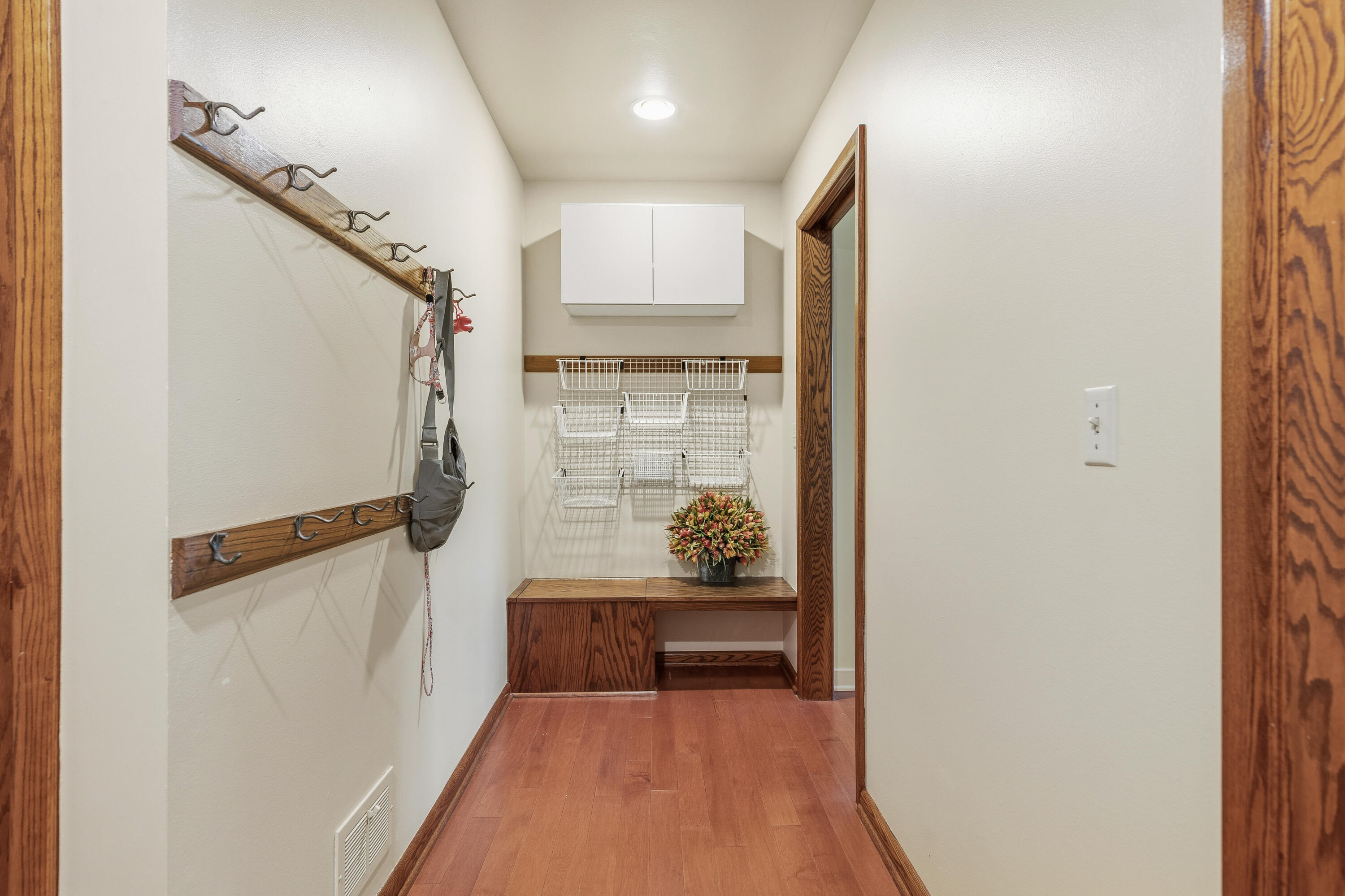 921 West Green Tree Road River Hills, WI 53217 - Photo 19 of 61 Hallway