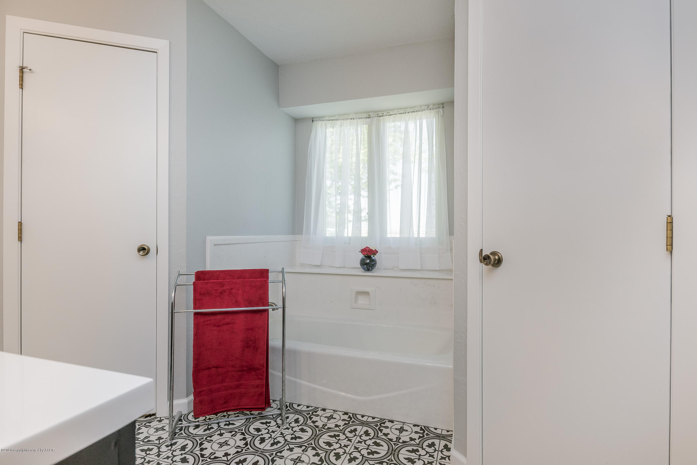 7501 Bushland Road Amarillo, TX 79119 - Photo 13 of 40 Master Bathroom
