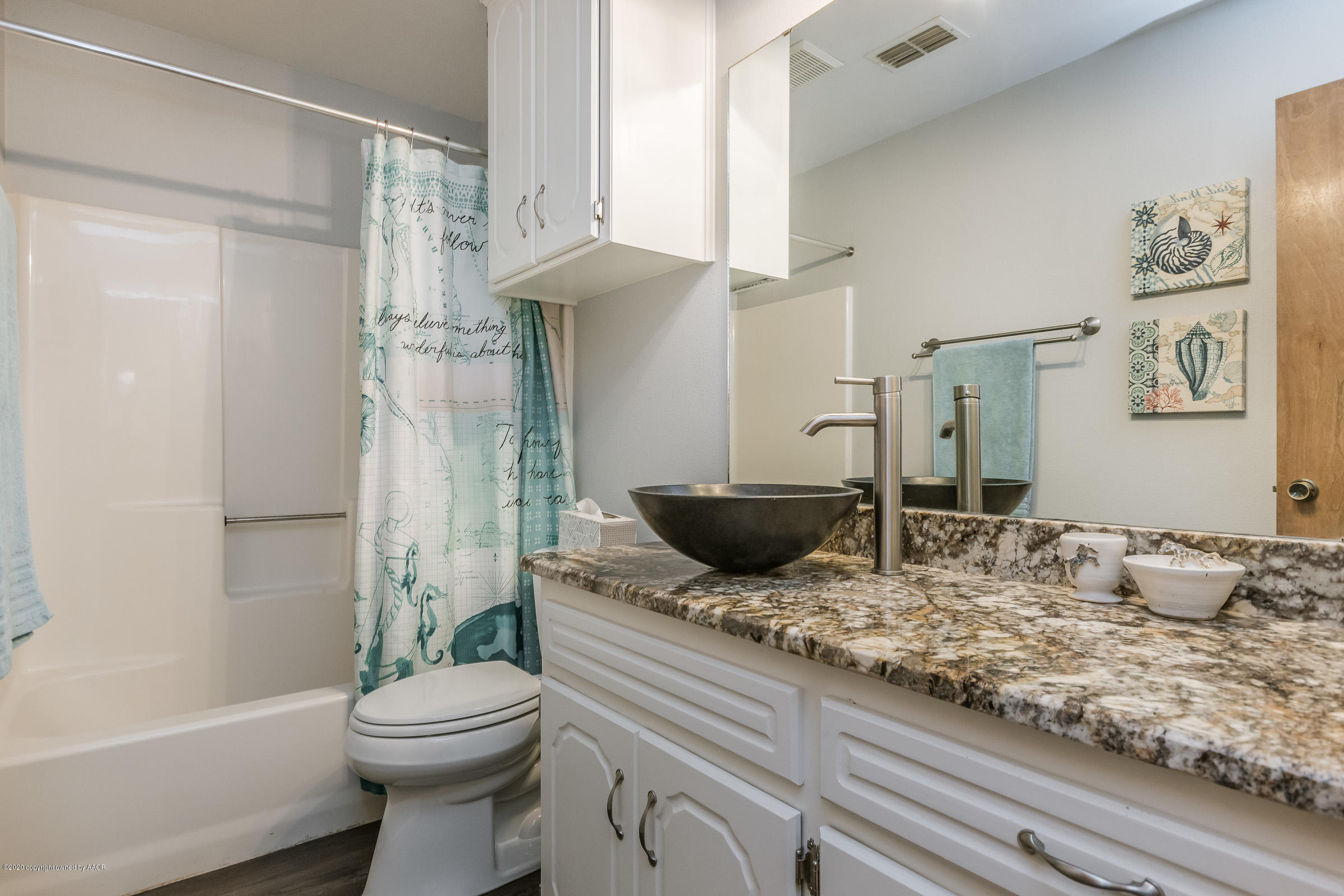 7501 Bushland Road Amarillo, TX 79119 - Photo 17 of 40 Hall Bathroom