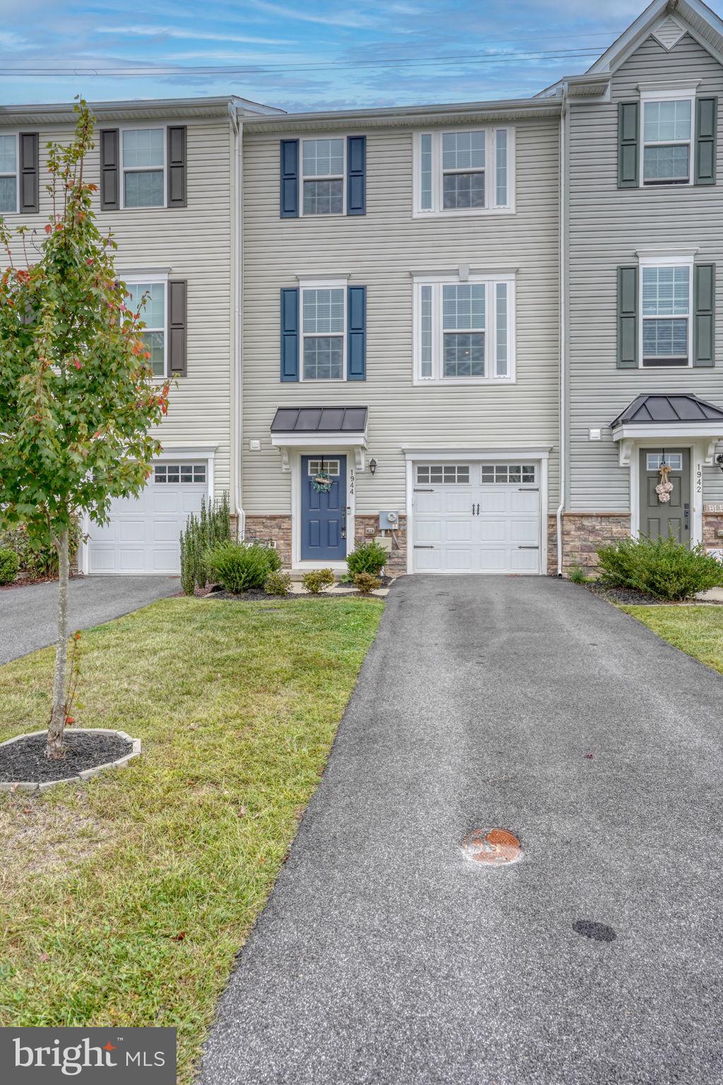 1944 Spearfish Court Newark, DE 19702 - Photo 7 of 44 a front view of a house with garden