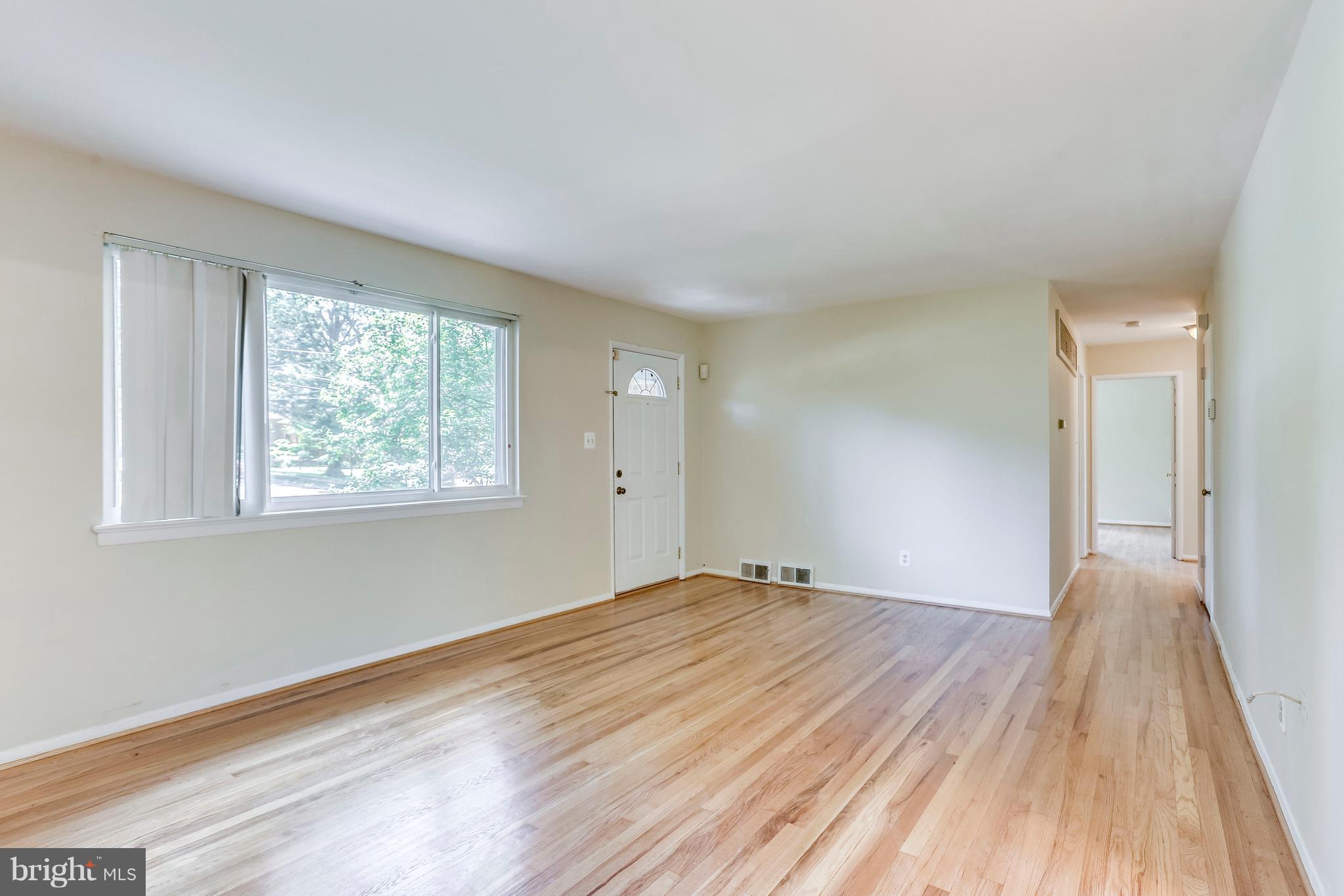 7404 Grace Street Springfield, VA 22150 - Photo 11 of 30 Living Room